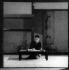 Une photographie de Kawabata (1946) dans sa résidence de Nagatani